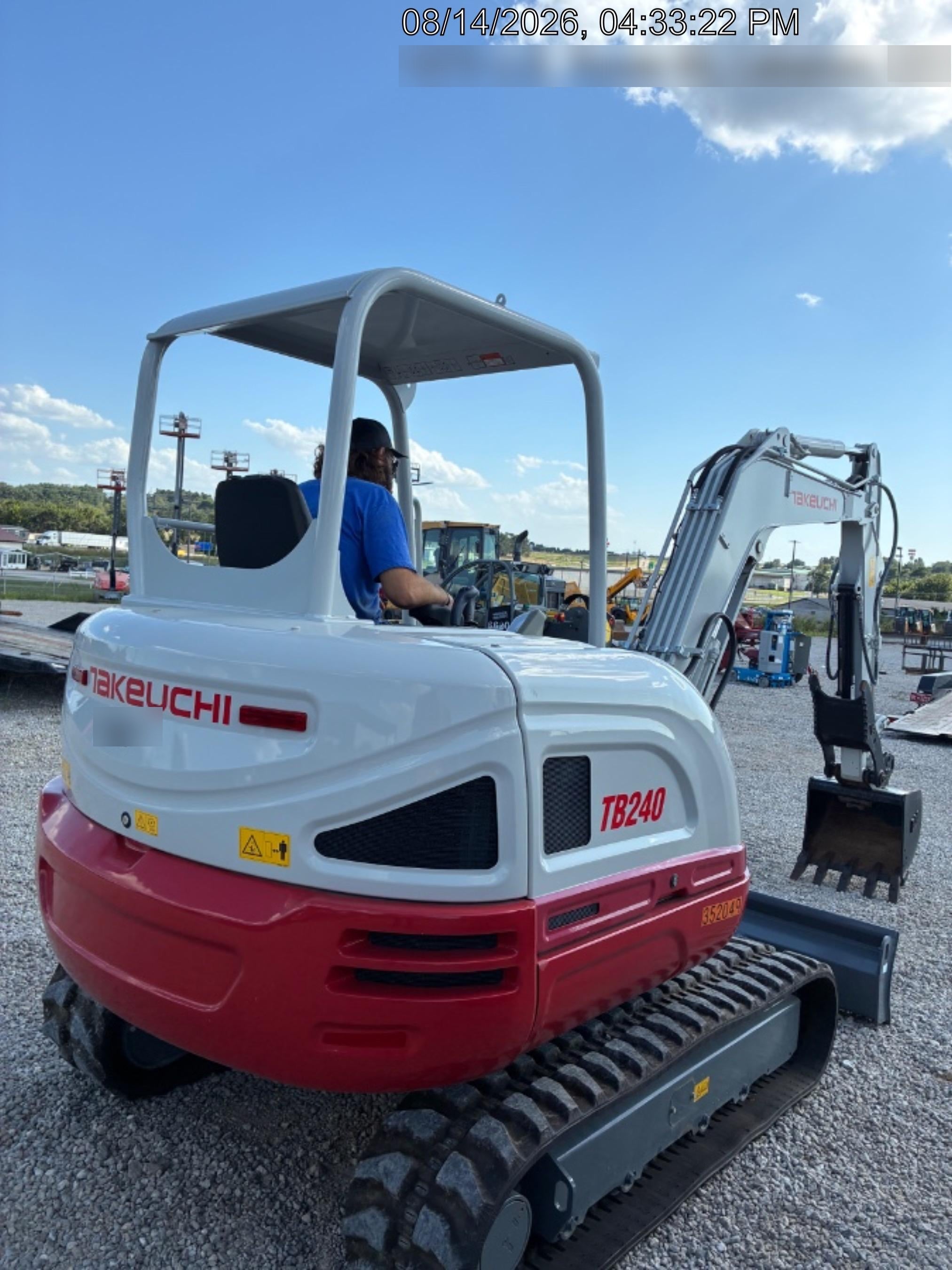2023 TAKEUCHI TB240R