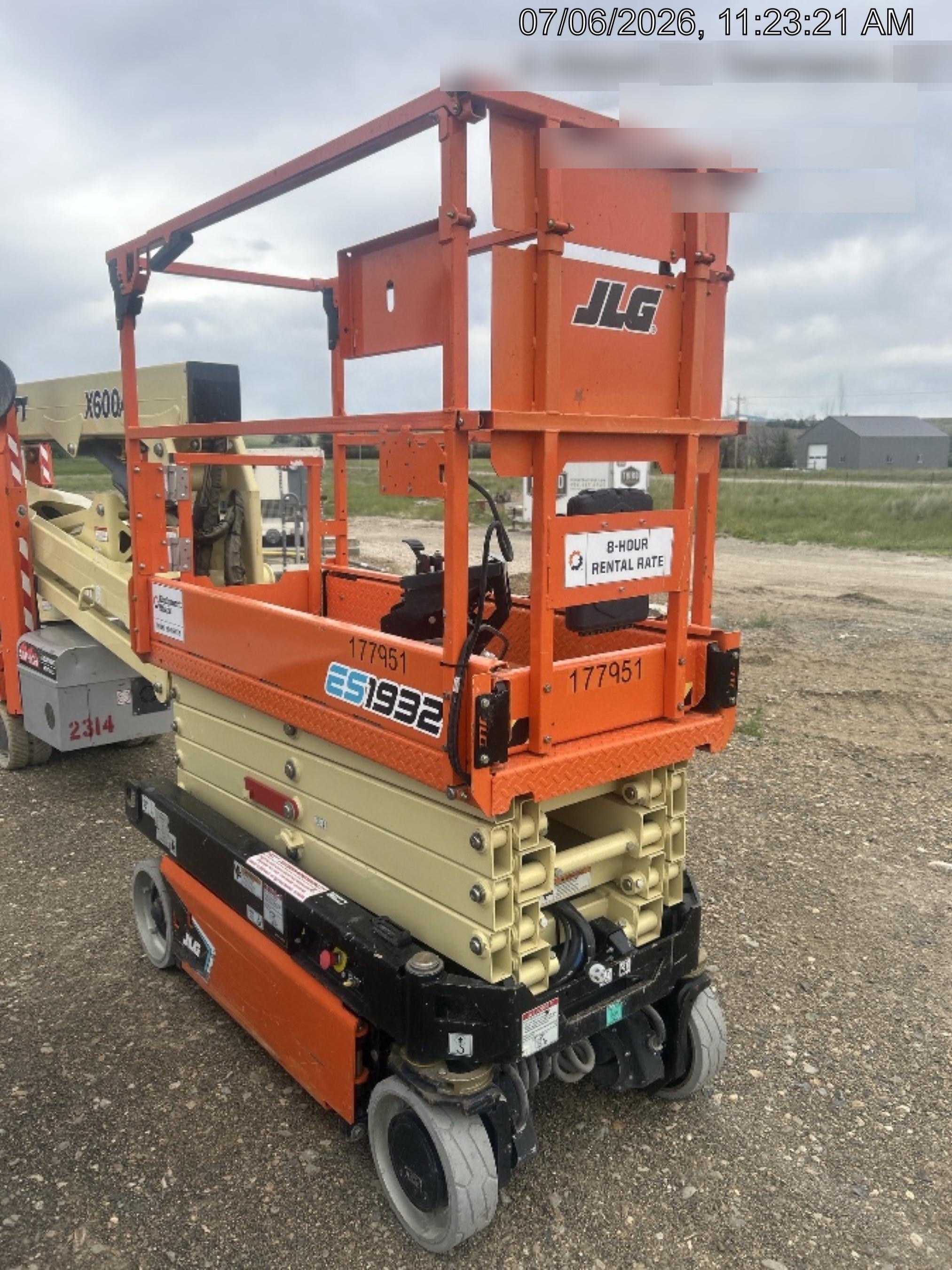 2021 JLG ES1932