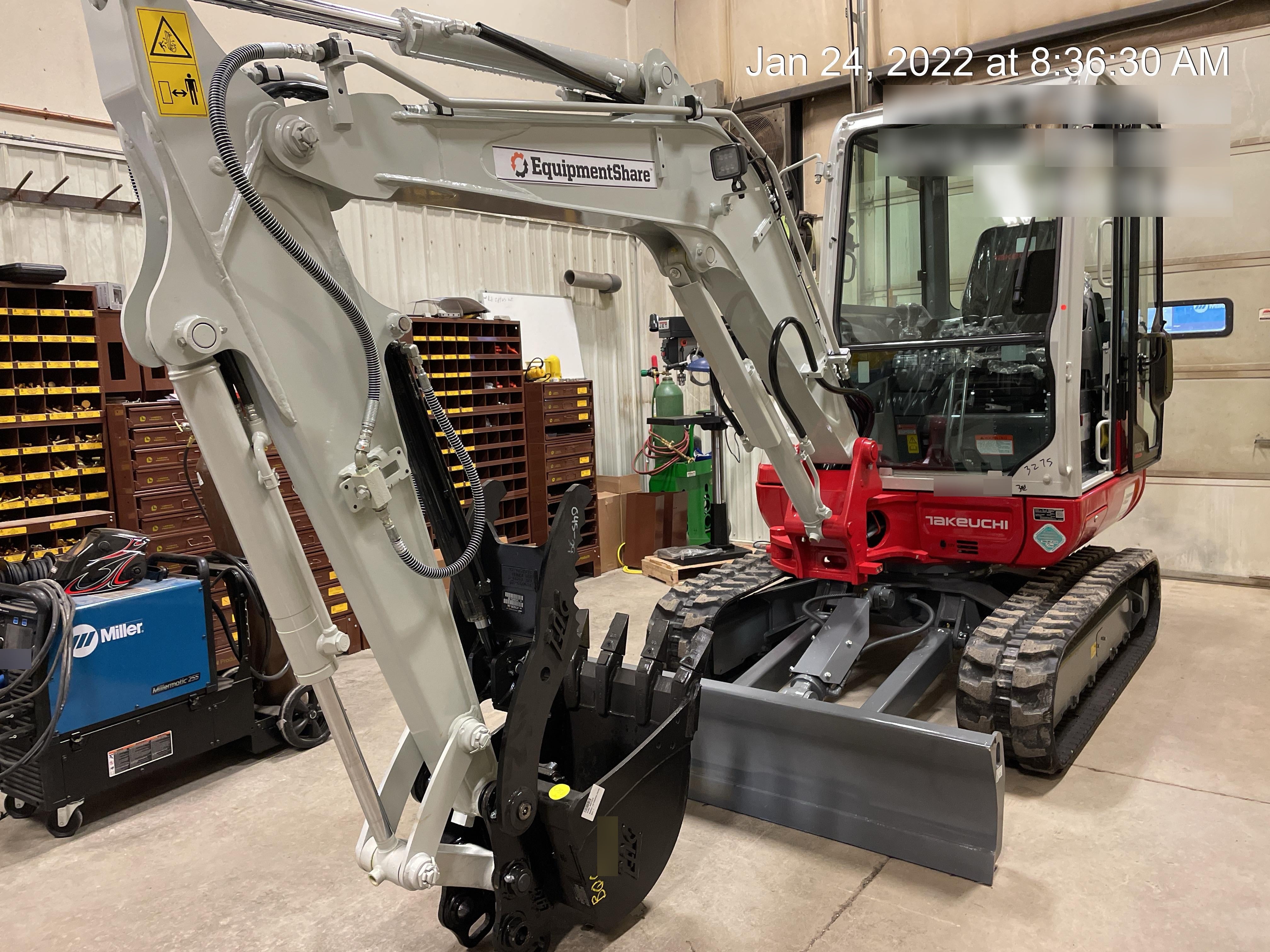 2022 TAKEUCHI TB235-2CR