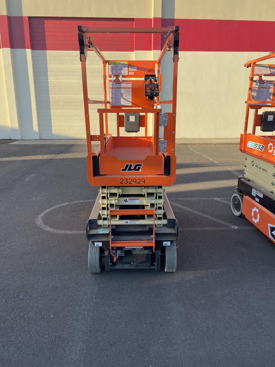 2022 JLG ES1932