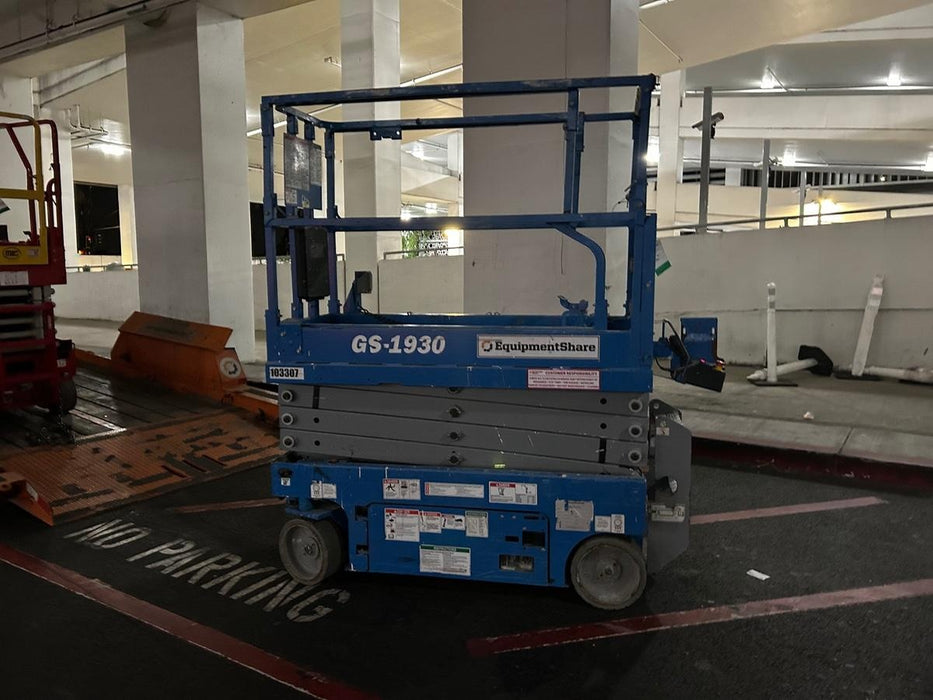 2020 Genie GS-1930 Solid Non Marking Tires, Beacon, Folding rails with half height swing gate, 800W Inverter