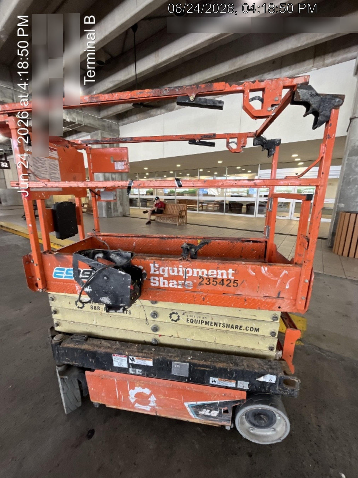 2022 JLG ES1932