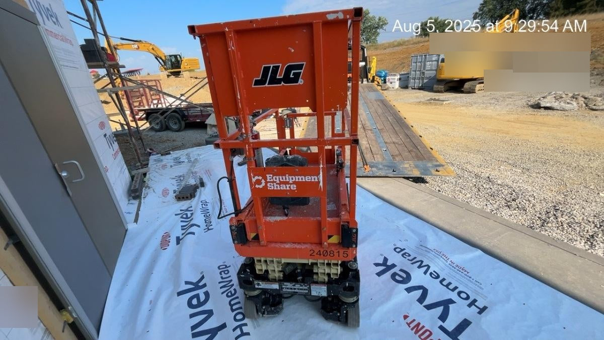 2022 JLG ES1330L