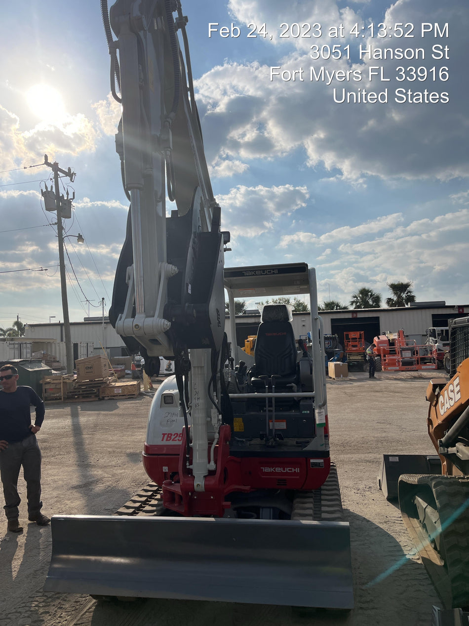2023 TAKEUCHI TB250-2R