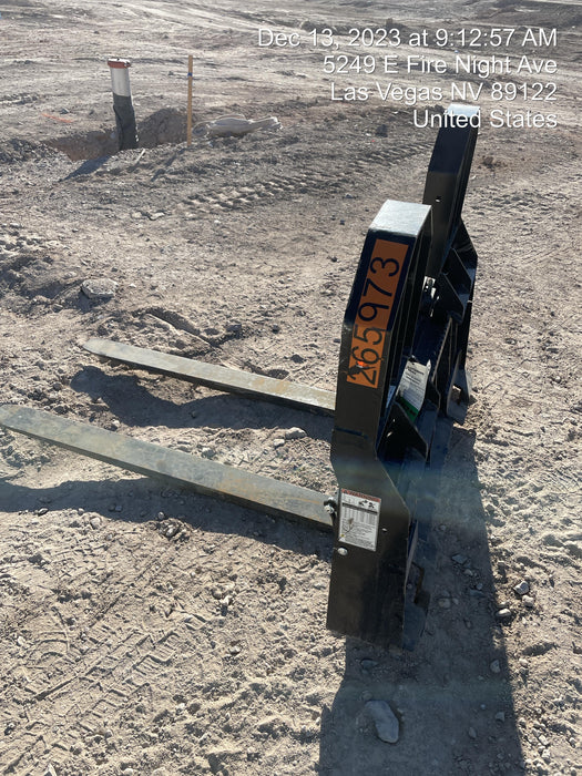 2021 TAKEUCHI 48" Pallet Forks - Takeuchi