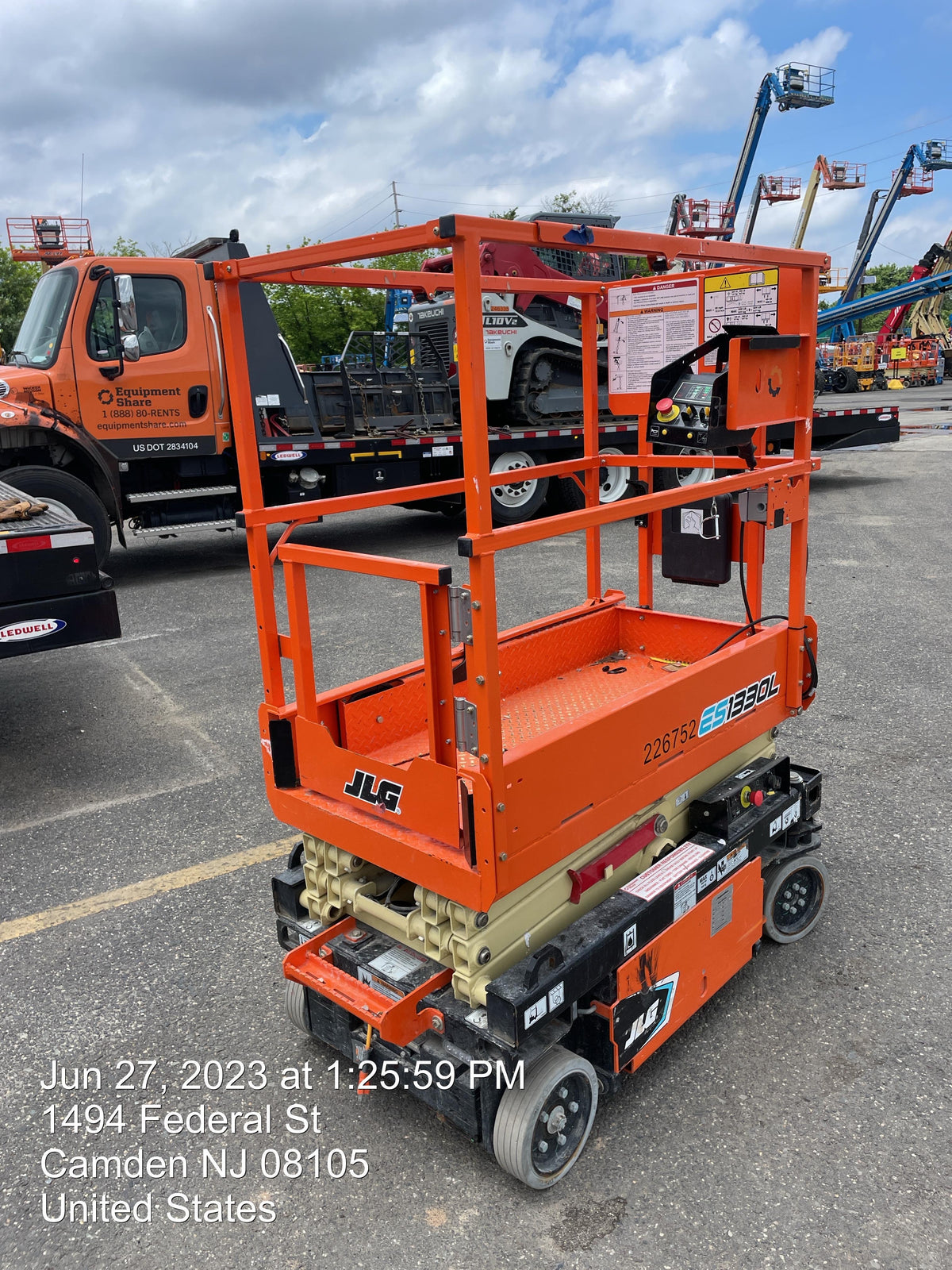 2022 JLG ES1330L