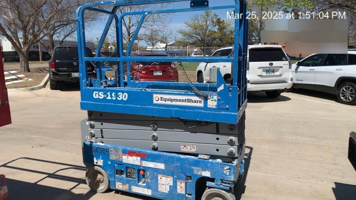 2019 Genie GS-1930 Fixed rails with chain Entry