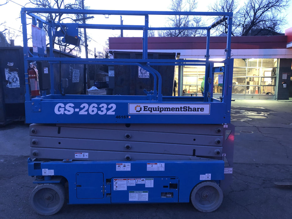 2019 Genie GS-2632 Folding rails with half height swing gate