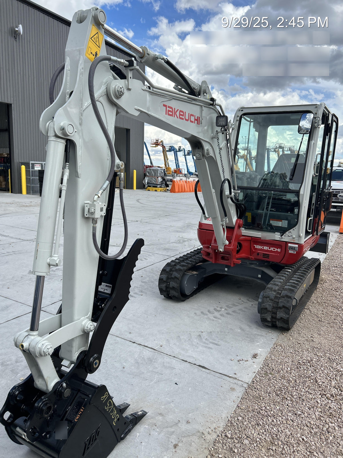 2025 TAKEUCHI TB235-2CR