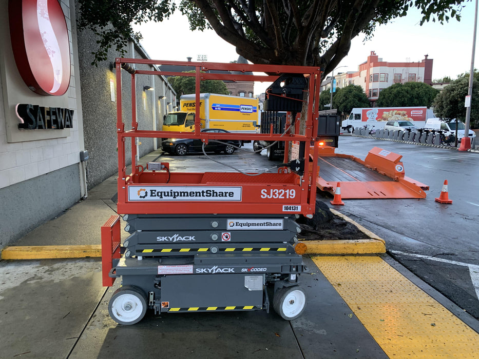 2020 Skyjack SJIII-3219 Solid NM Tires, Half height spring hinged entry gate, Dual Beacons, 800W Inverter