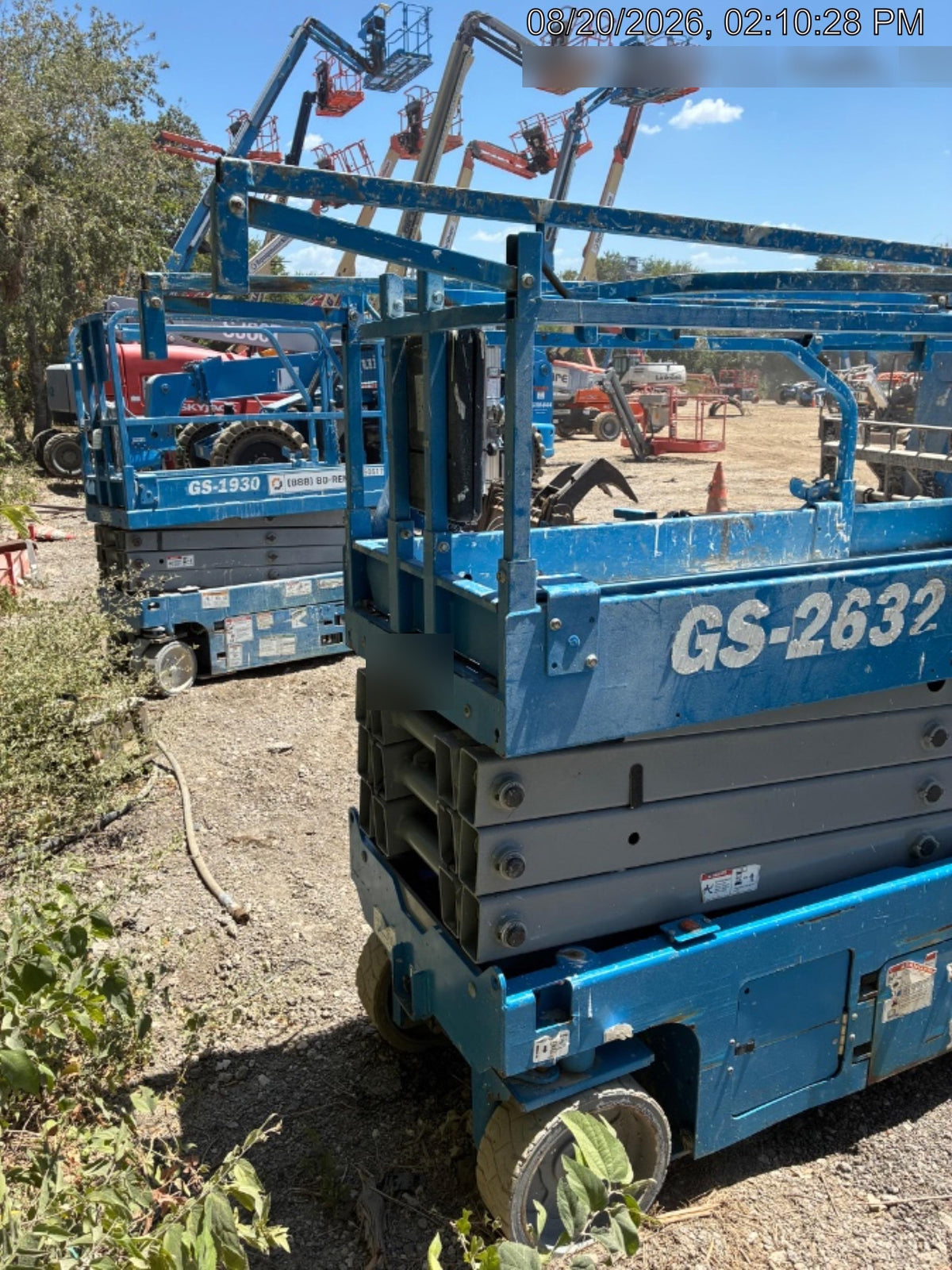 2019 Genie GS-2632 Folding rails with half height swing gate