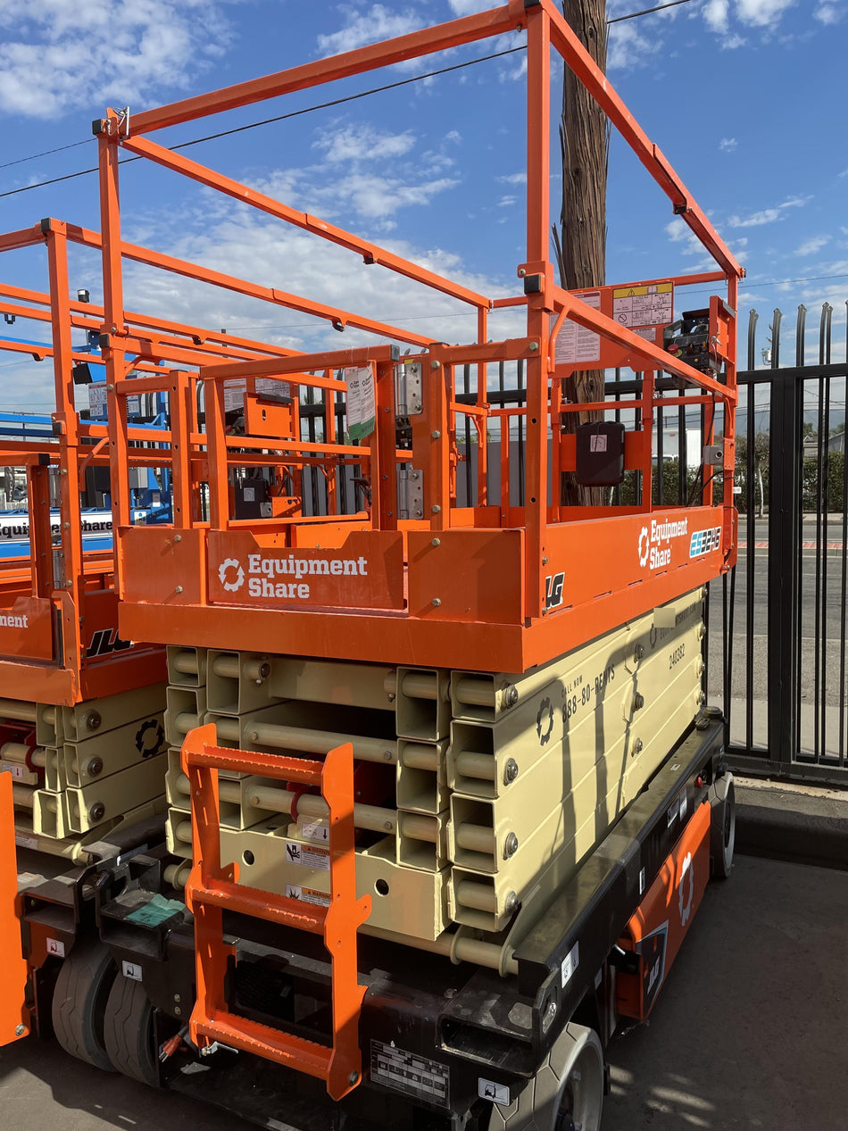 2022 JLG ES3246