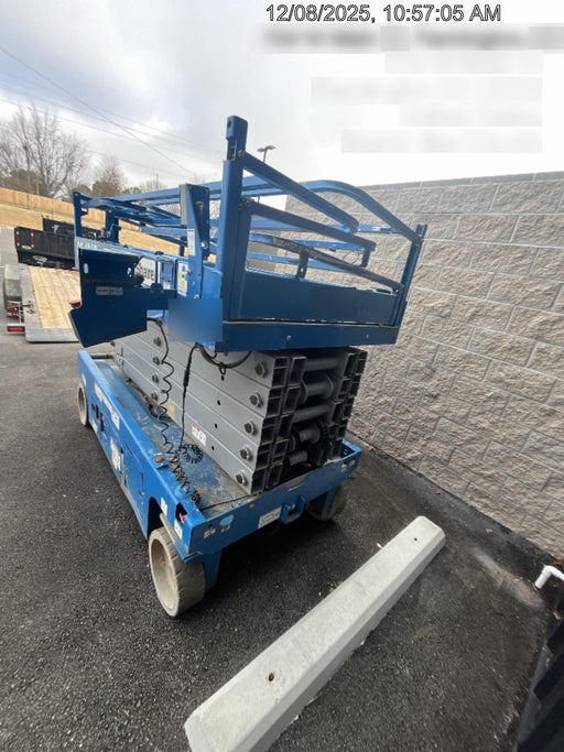 2019 Genie GS-4047 Folding rails with half height swing gate