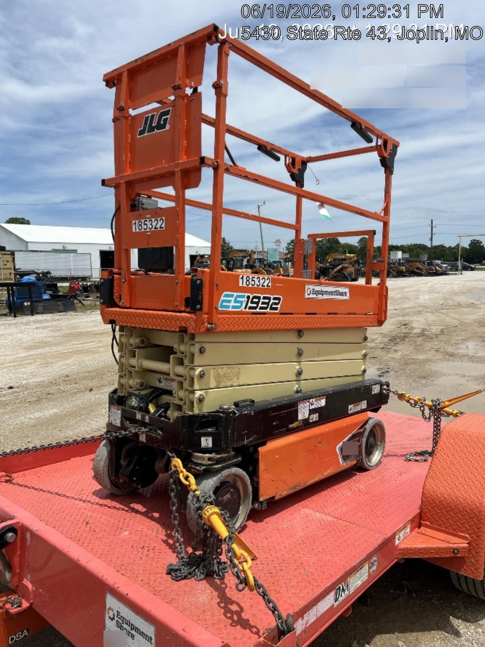 2021 JLG ES1932