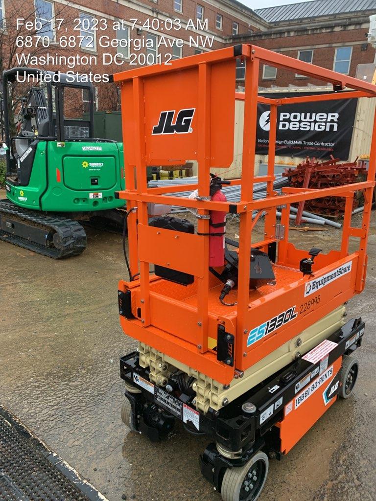 2022 JLG ES1330L