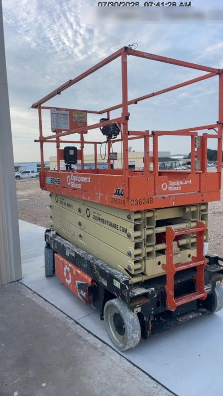2022 JLG ES3246