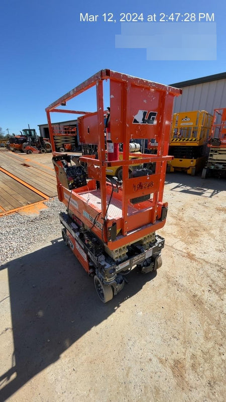 2021 JLG ES1330L