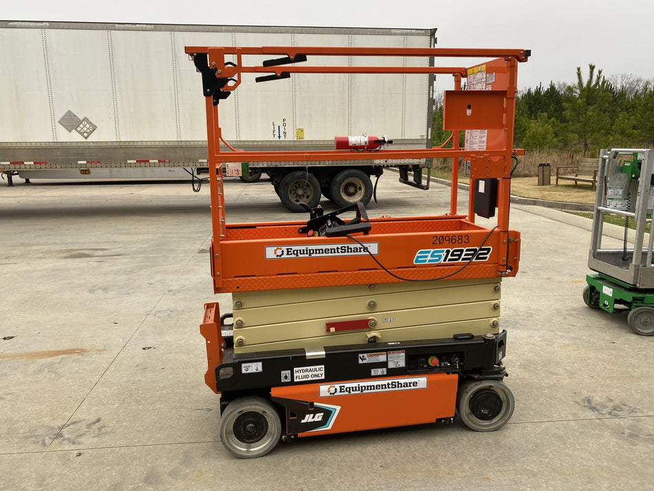 2022 JLG ES1932