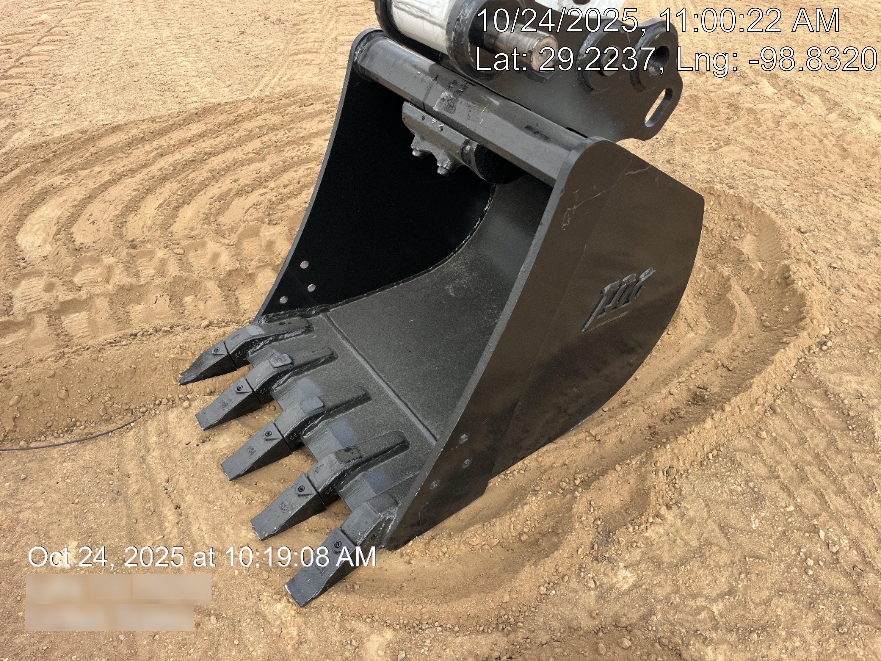 2025 TAKEUCHI 24" Bucket Takeuchi