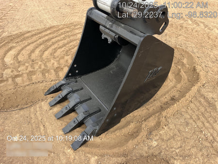 2025 TAKEUCHI 24" Bucket Takeuchi