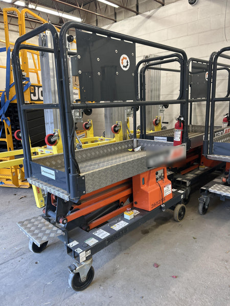 2023 JLG 1030P