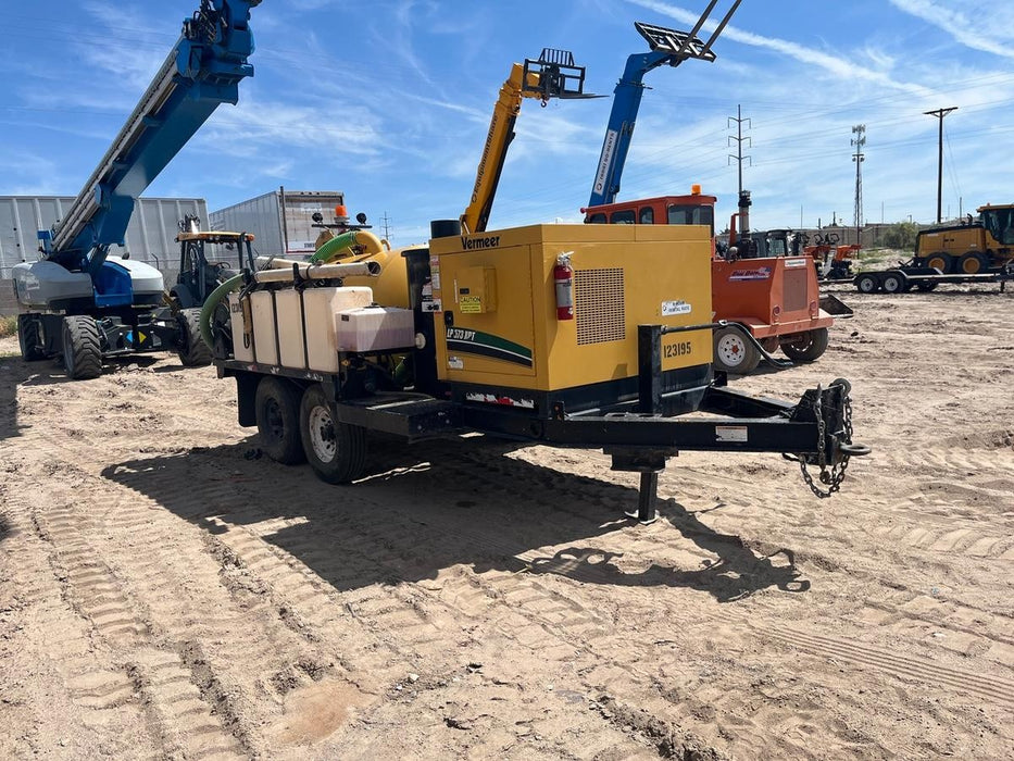 2021 Vac-Tron LP573XDT 500 Gallon Debris Tank w/ Hydraulic Tilt, two (2) 100 Gallon Water Tanks, Low Profile Torsion Axles (12,000 GVWR)