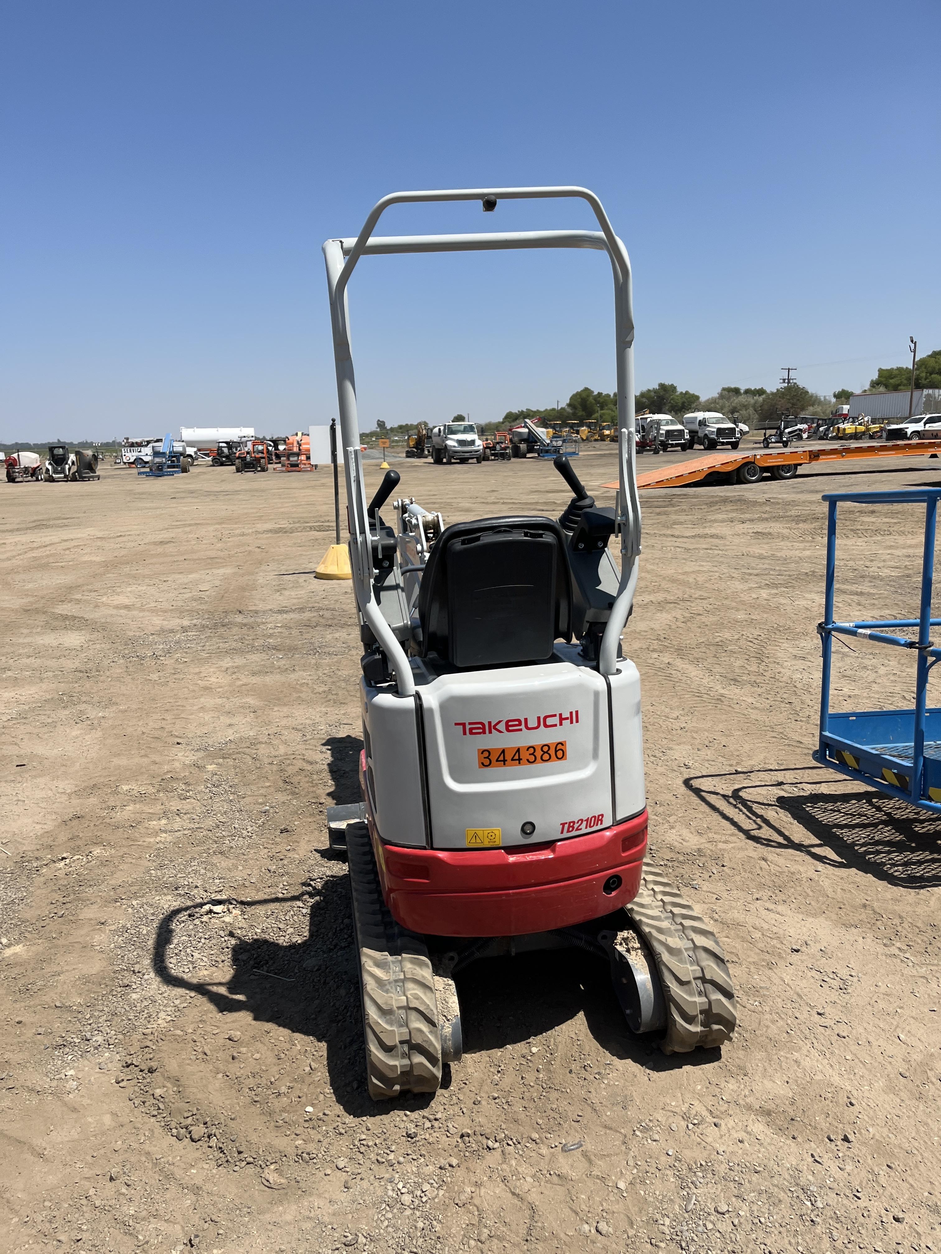 2023 TAKEUCHI TB210R