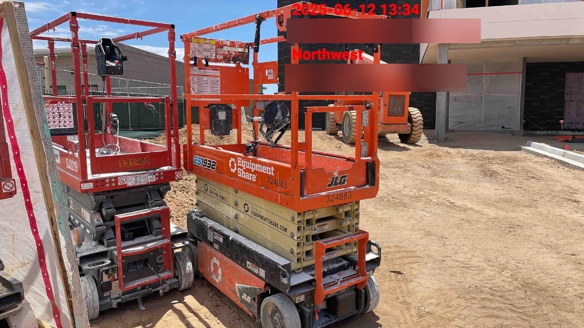 2023 JLG ES1932