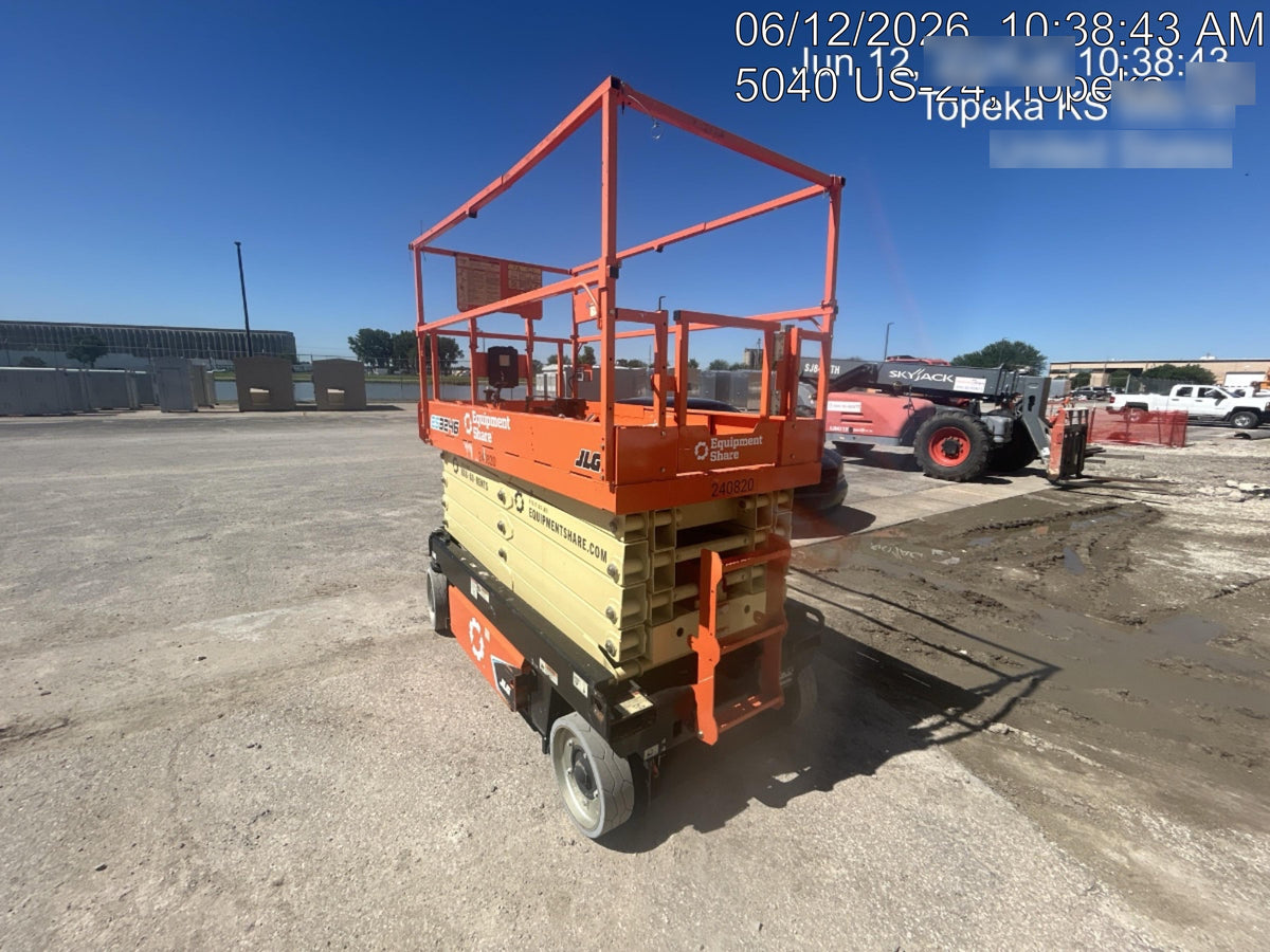 2022 JLG ES3246