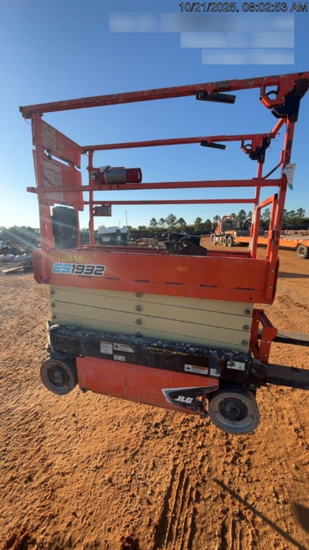 2021 JLG ES1932