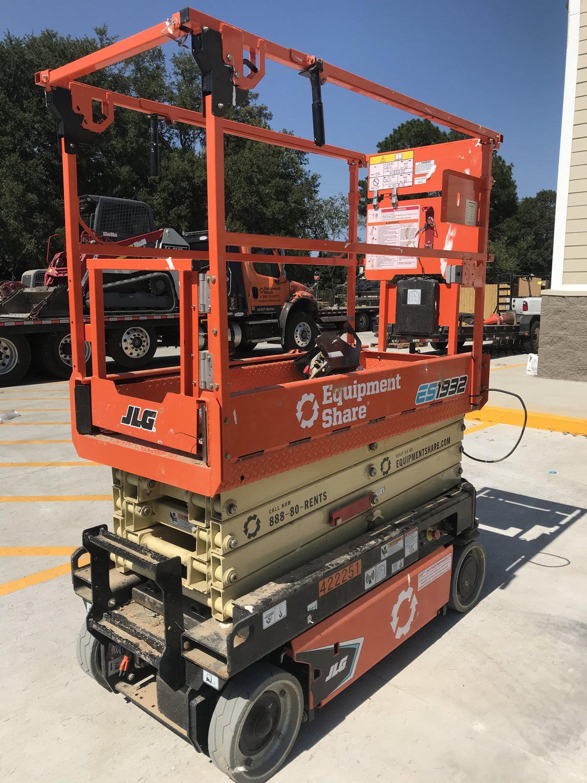 2024 JLG ES1932