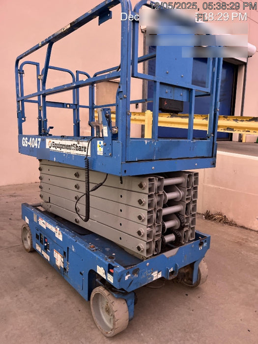 2019 Genie GS-4047 Folding rails with half height swing gate