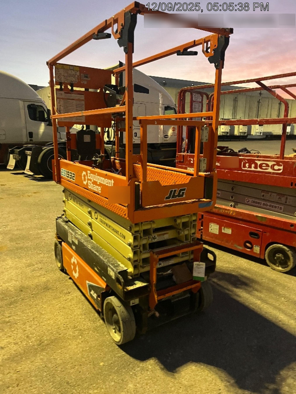 2022 JLG ES1932