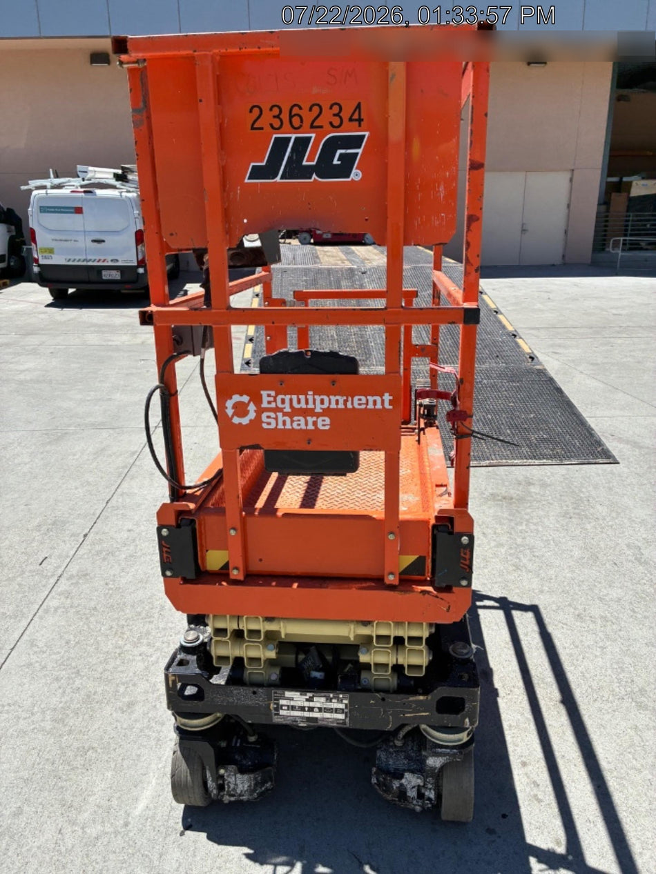 2022 JLG ES1330L