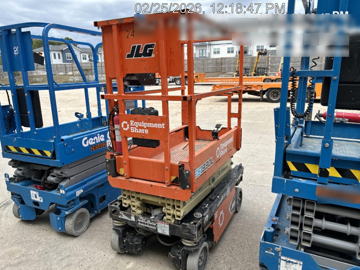 2022 JLG ES1330L
