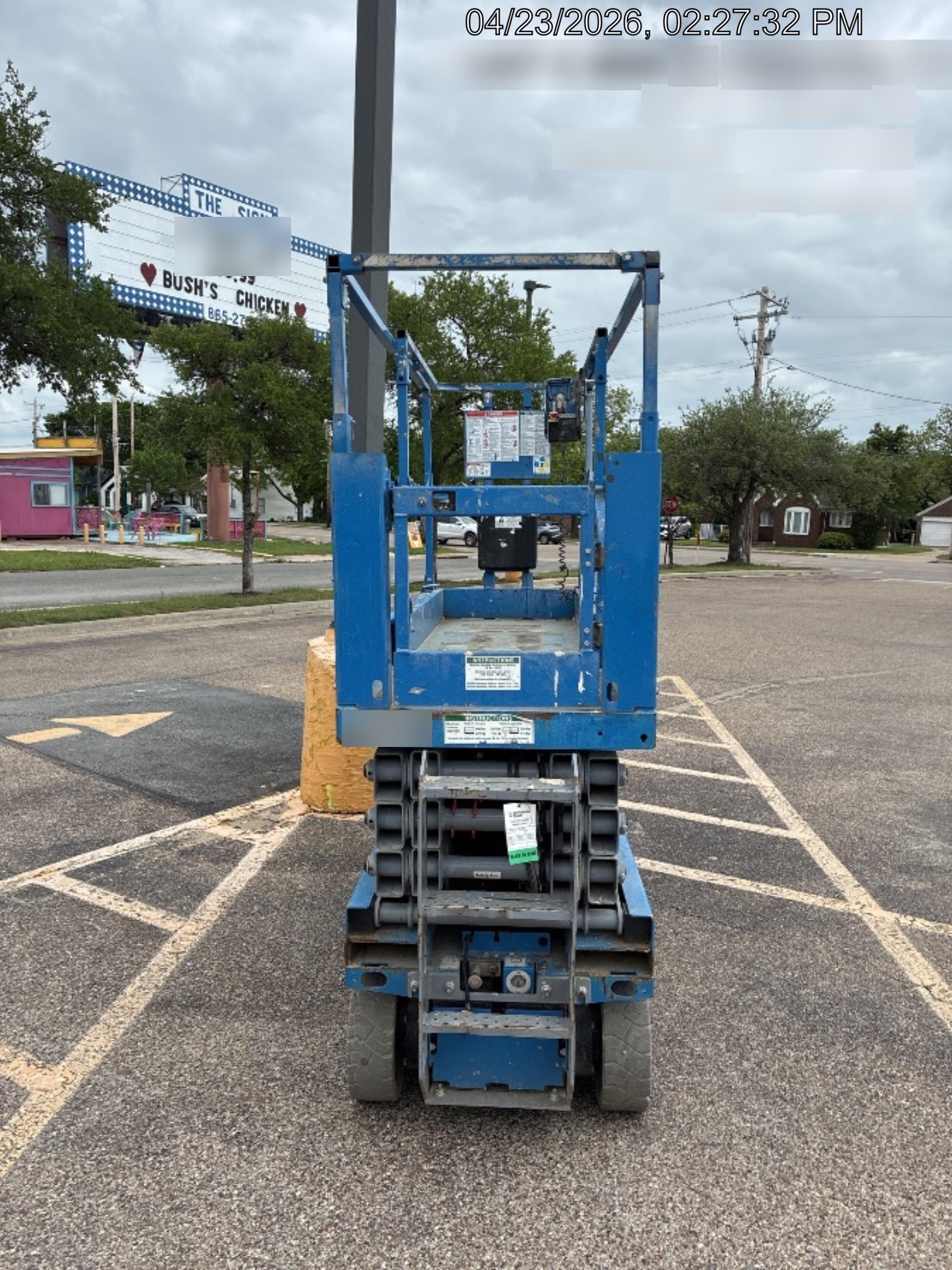 2019 Genie GS-2632 Folding rails with half height swing gate