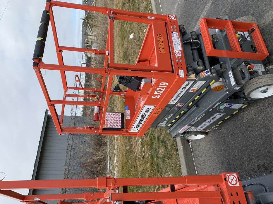 2020 Skyjack SJIII-3219 Solid NM Tires, Half height spring hinged entry gate, Dual Beacons, 800W Inverter