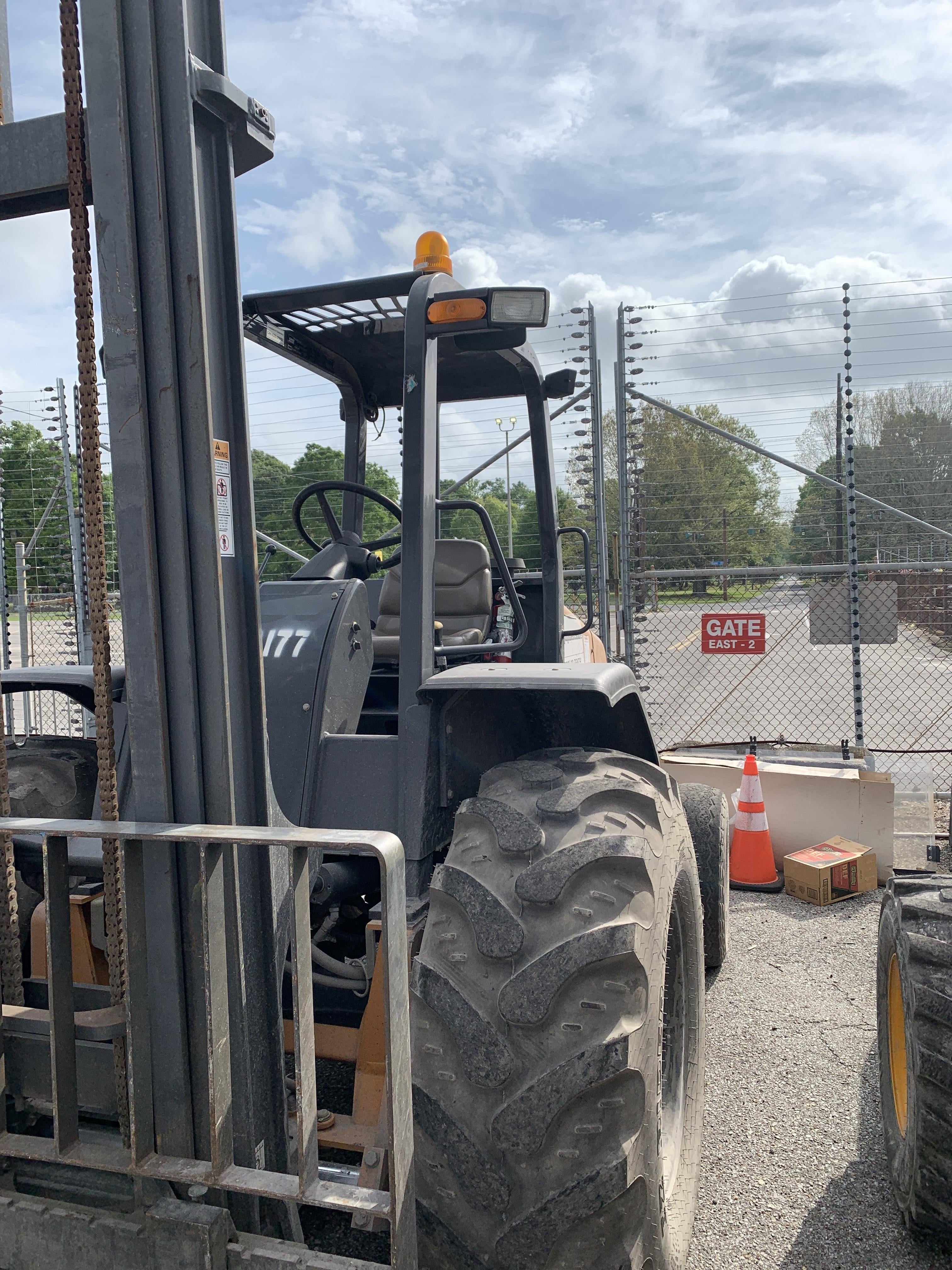 2018 CASE 586H