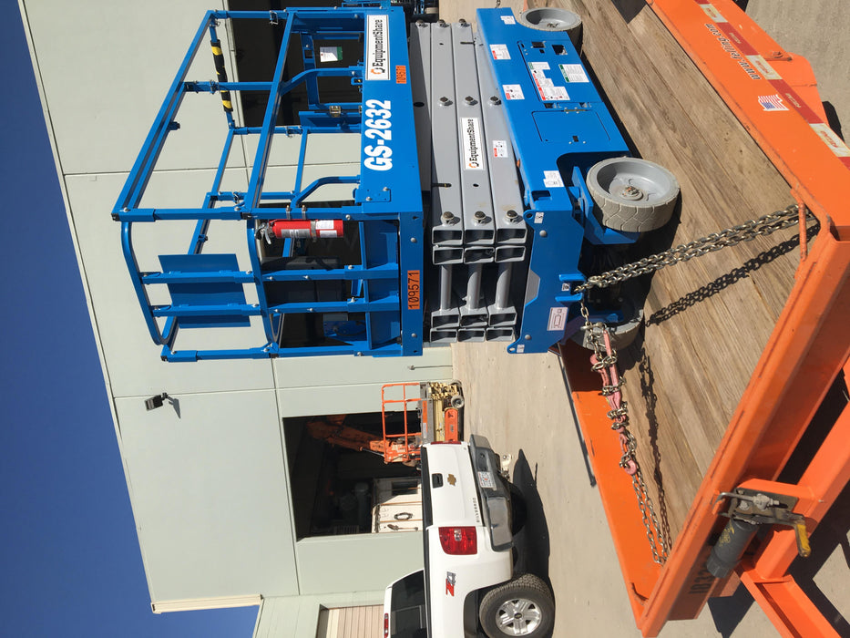 2020 Genie GS-2632 Solid NM Tires, Folding Rails with Half-Height Swing Gate, Beacon