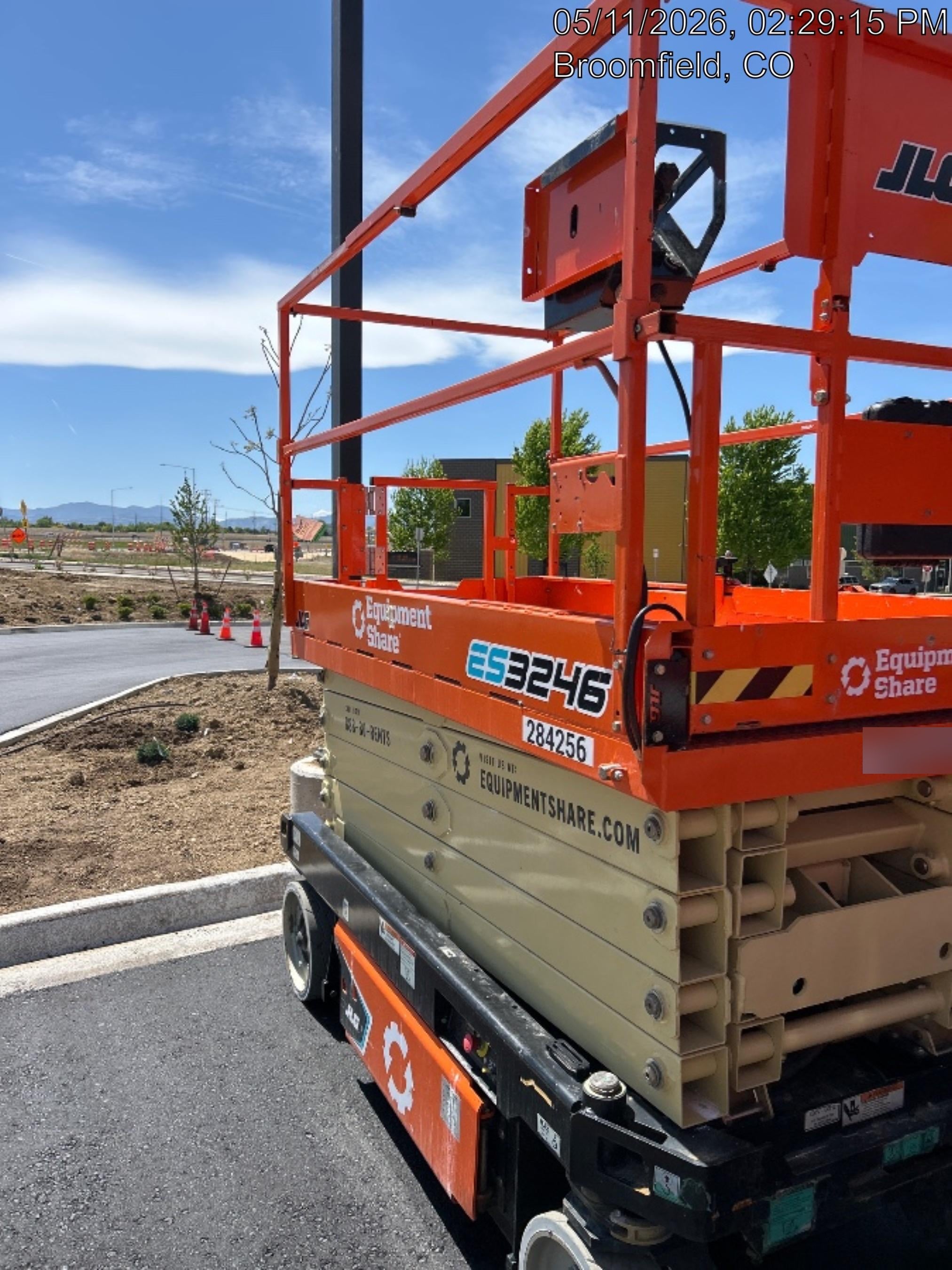 2022 JLG ES3246