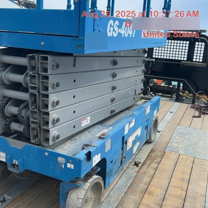 2019 Genie GS-4047 Folding rails with half height swing gate