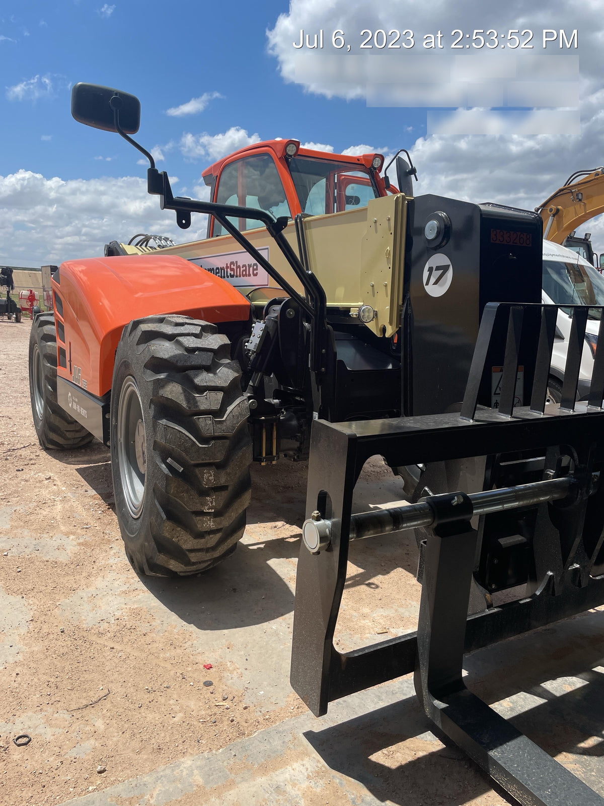 2023 JLG 1732