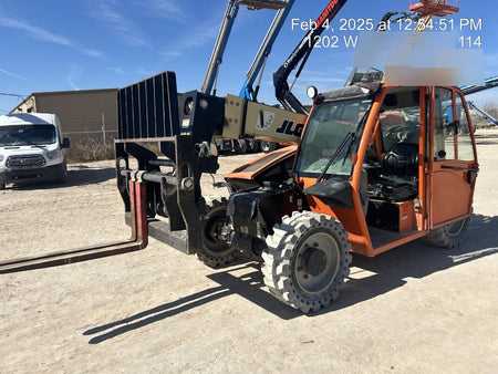 2020 JLG G5-18A Cab/Heat/Air, NM Solid Tires, Beacon w/48" Carriage, 48" Pallet Forks