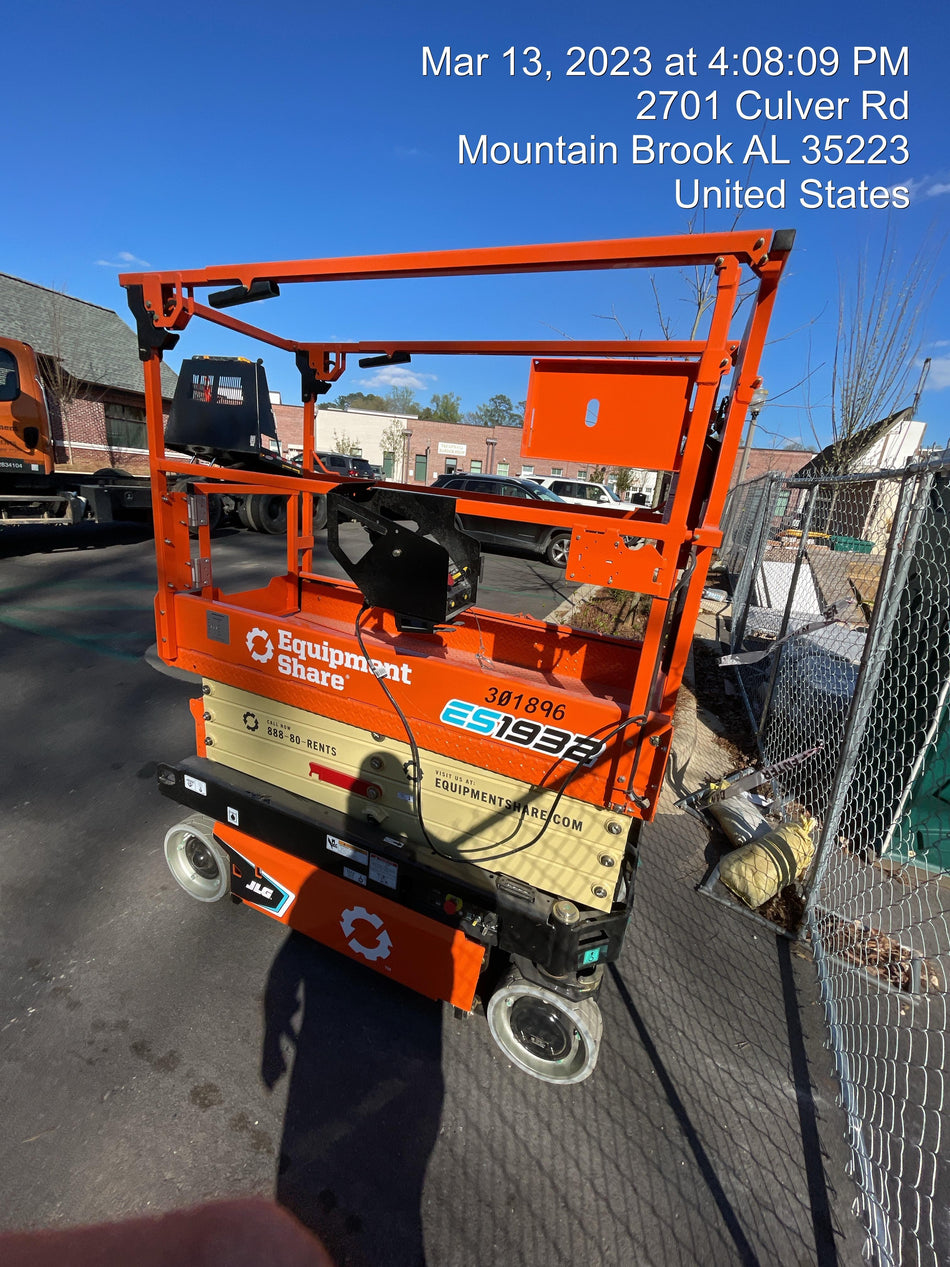 2023 JLG ES1932