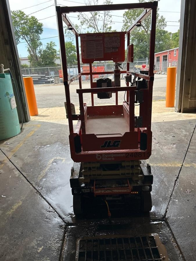 2022 JLG ES1330L
