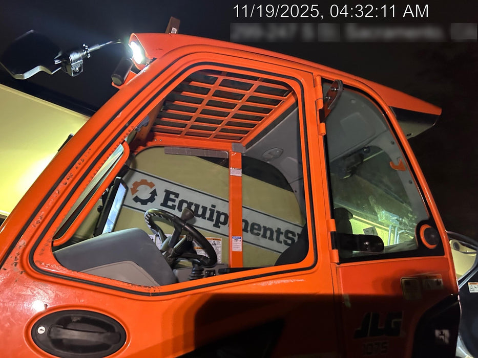 2022 JLG 1075