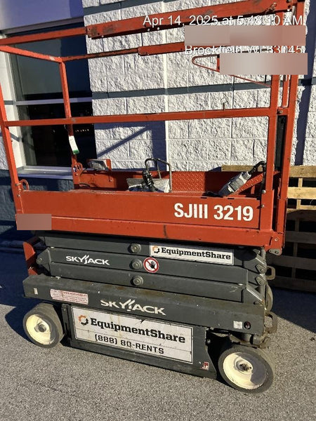 2019 Skyjack SJIII-3219 Solid NM Tires, Half height spring hinged entry gate, Dual Beacons, 800W Inverter