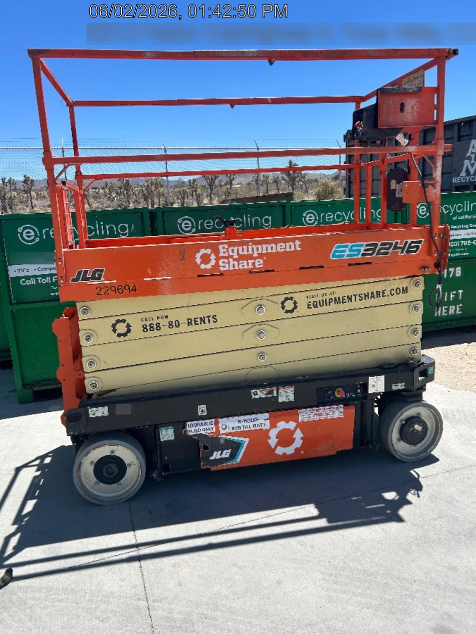 2022 JLG ES3246