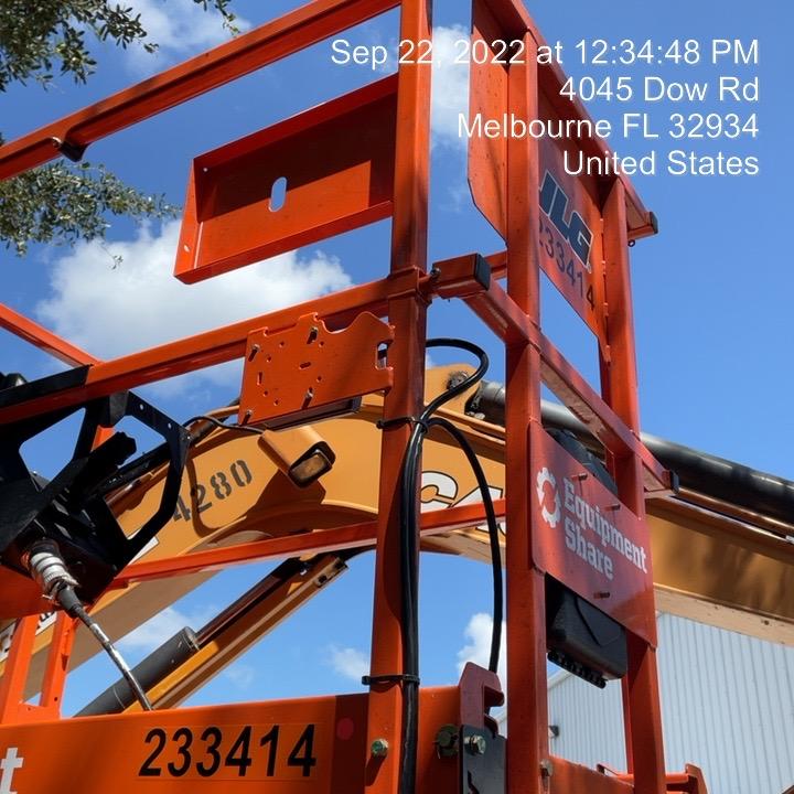 2022 JLG ES1330L