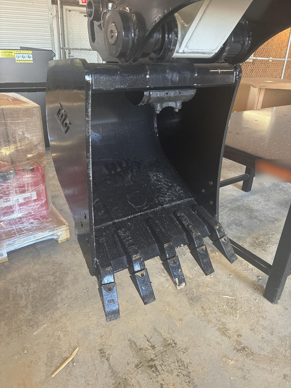 2025 TAKEUCHI 24" Bucket Takeuchi